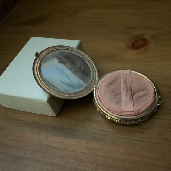 VINTAGE GOLD MESH COMPACT CASE WITH PUFFER - Picture 4 of 5